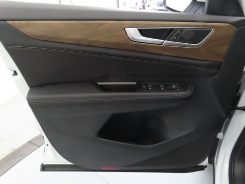 New 2026 Volkswagen Atlas SE FWD image 11