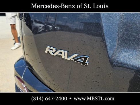Used 2017 Toyota RAV4 XLE w/ All Weather Liner Package AWD/4WD image 7