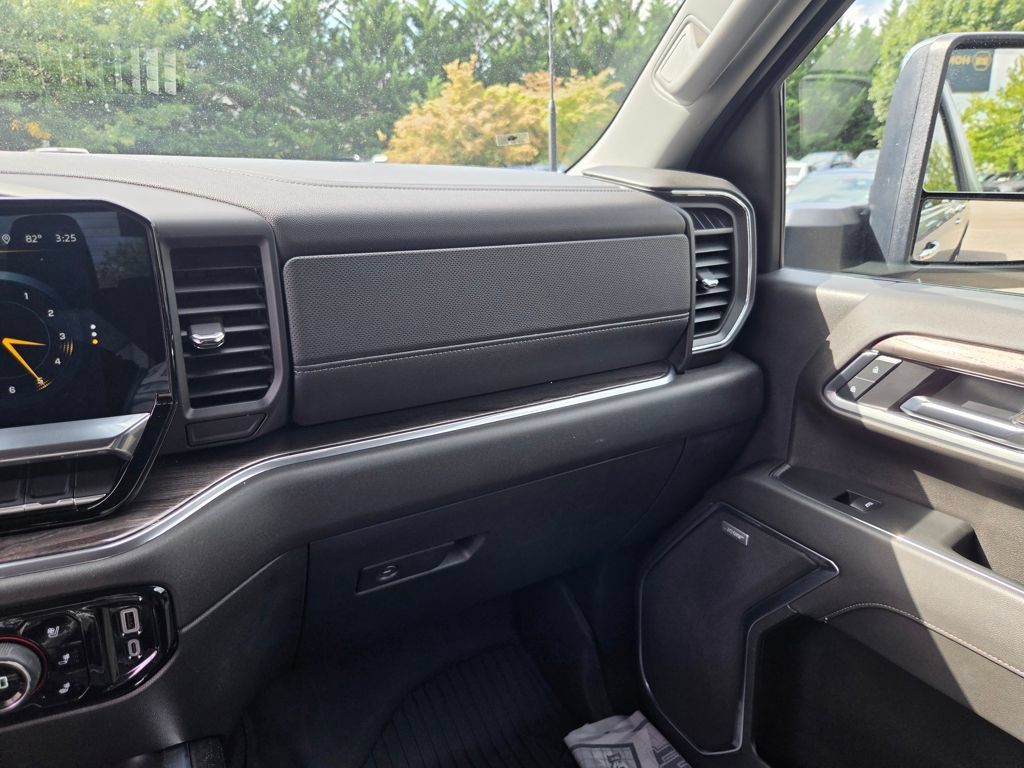 Used 2025 Chevrolet Silverado 2500 LTZ w/ LTZ Premium Package AWD/4WD image 19