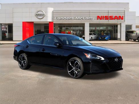 Used 2025 Nissan Altima 2.5 SR image 1