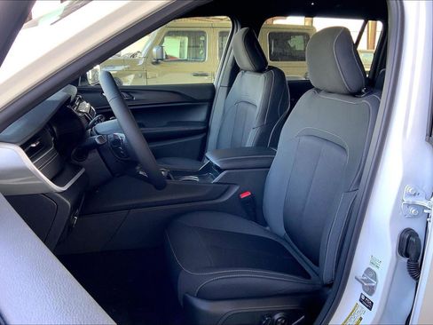 New 2026 Jeep Grand Cherokee L Laredo AWD/4WD image 9