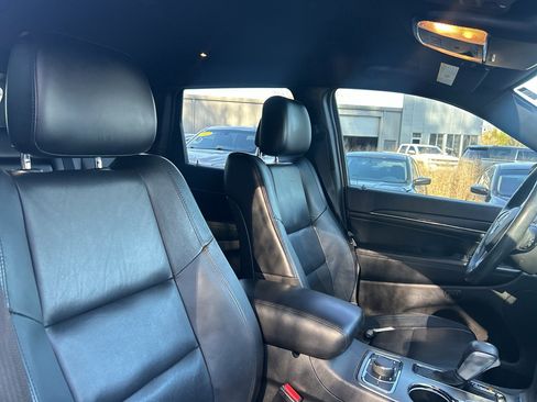 Used 2018 Jeep Grand Cherokee Limited image 18