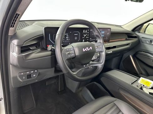 Used 2024 Kia EV9 Land image 13