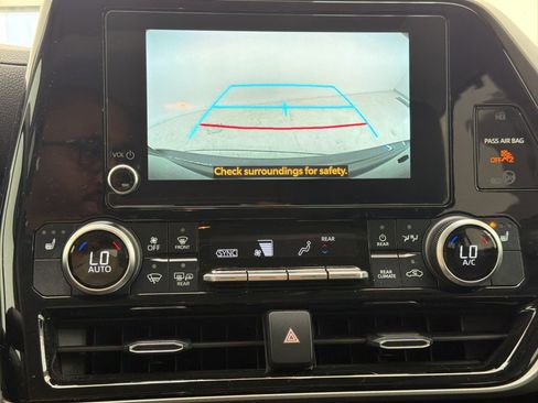 Used 2024 Toyota Highlander XLE FWD image 24