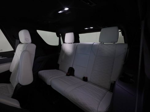 Used 2025 Cadillac Escalade V w/ LPO, ONYX Package image 16