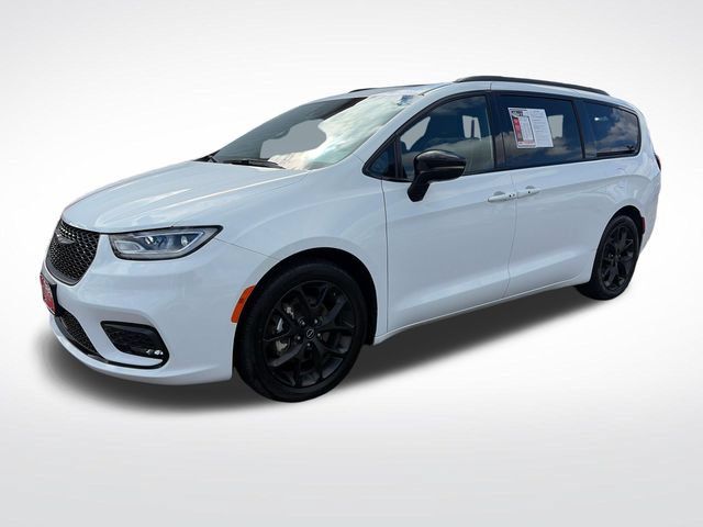 Used 2025 Chrysler Pacifica Limited FWD 360° Tour
