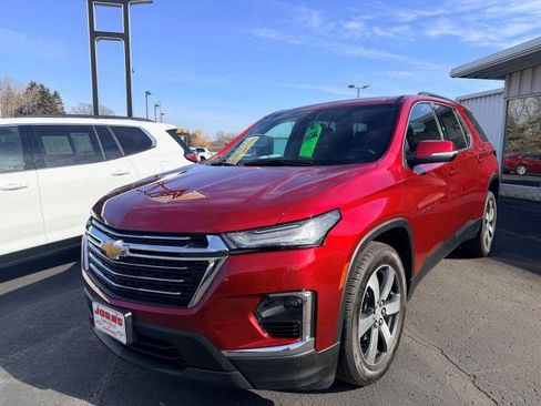 Used 2023 Chevrolet Traverse LT w/ LT Premium Package image 2