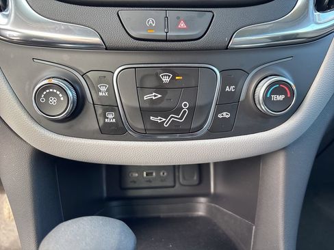 Used 2024 Chevrolet Equinox LS FWD image 47