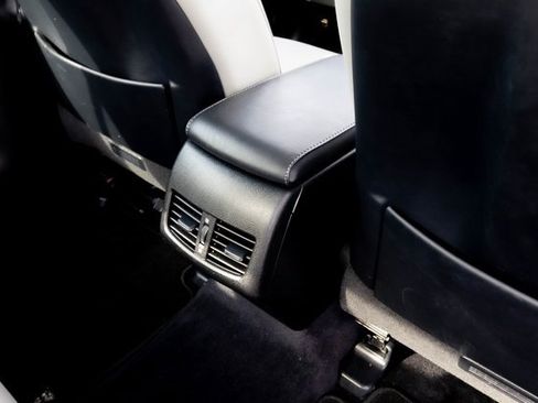 Used 2013 Lexus ES 300h image 53