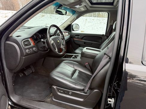 Used 2011 Chevrolet Suburban LT w/ Luxury Package image 9