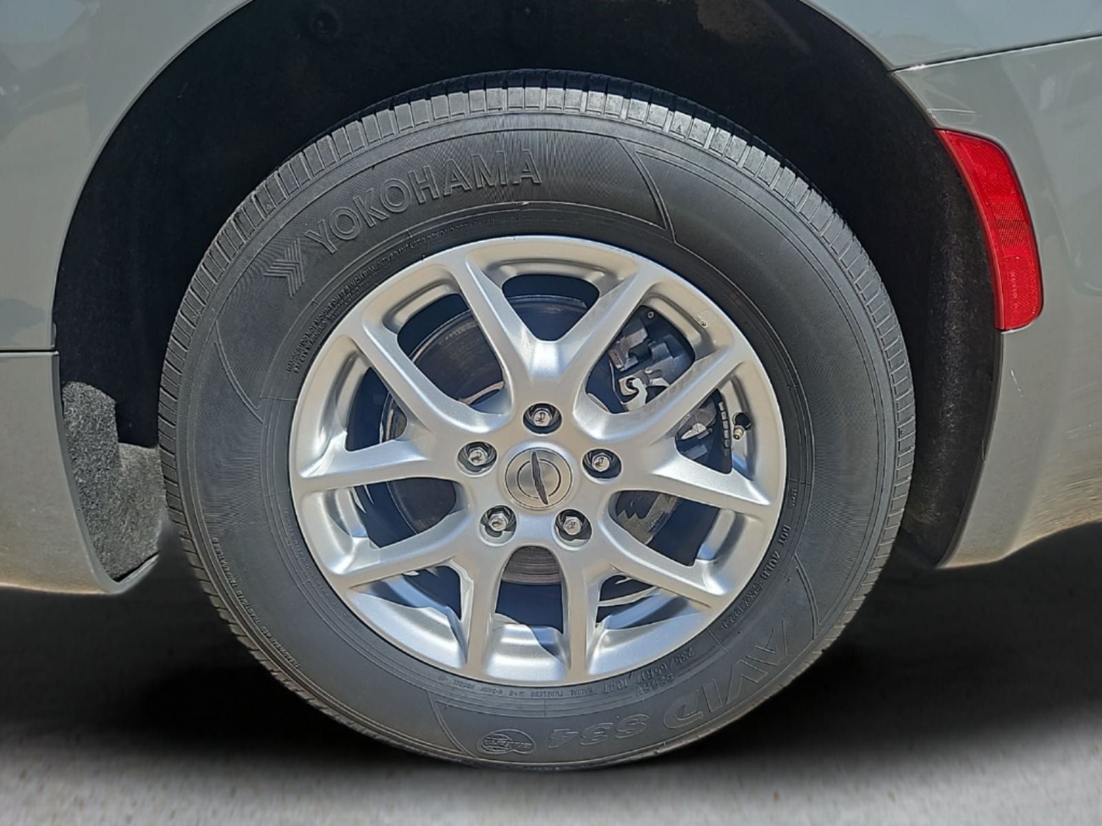 Used 2023 Chrysler Pacifica Touring-L FWD image 34