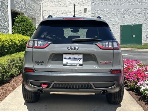 Used 2022 Jeep Cherokee Trailhawk w/ Comfort/Convenience Group AWD/4WD image 6