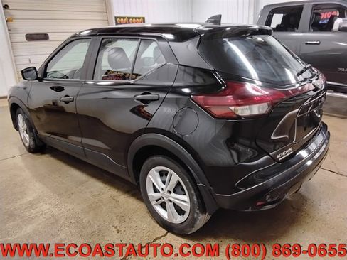 Used 2022 Nissan Kicks S image 6