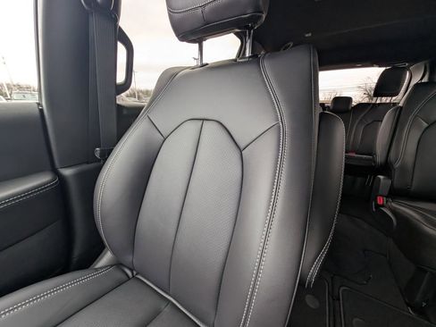 New 2026 Chrysler Pacifica Select FWD image 14