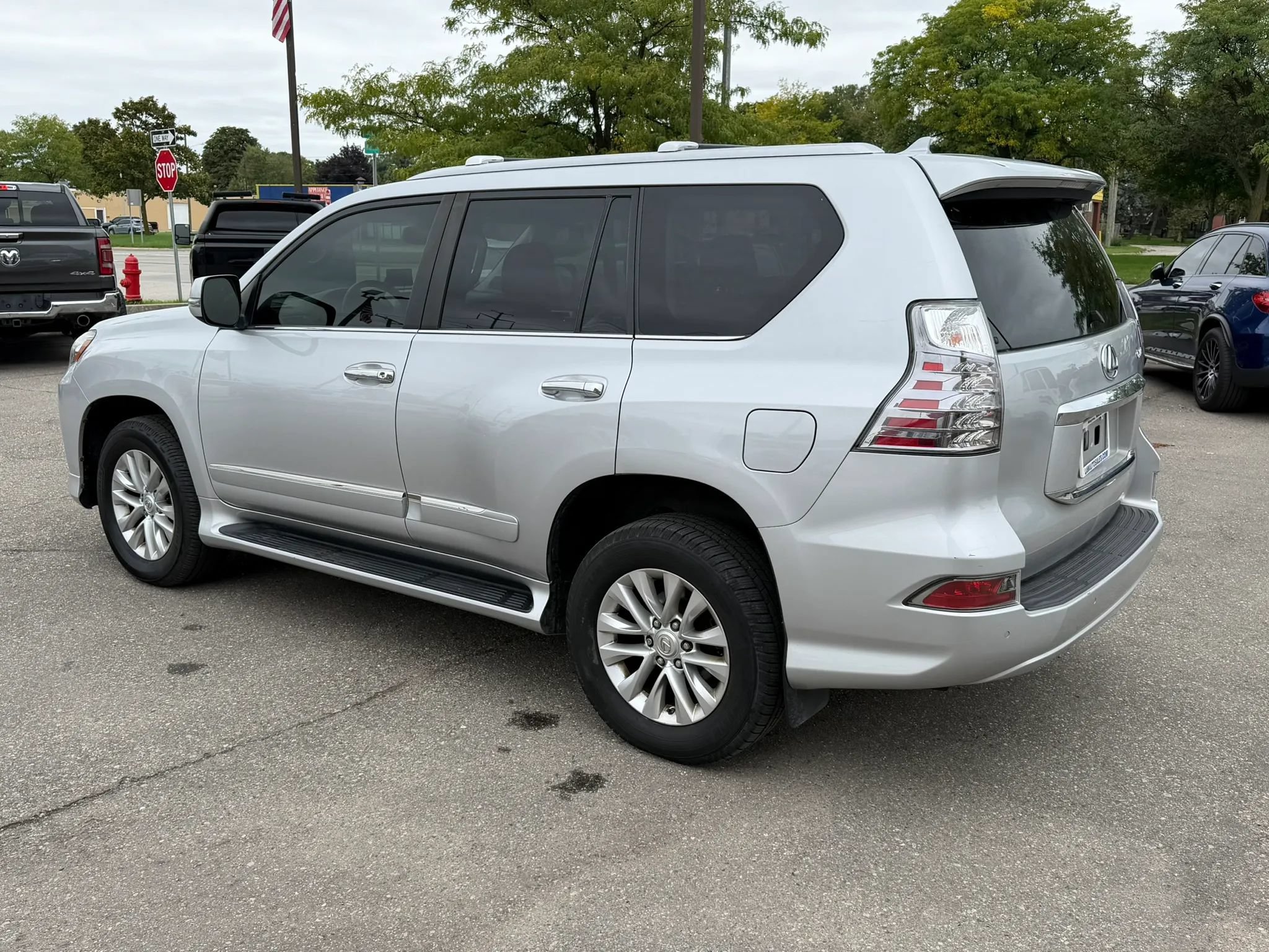 Used 2014 Lexus GX 460 w/ Premium Package AWD/4WD image 3