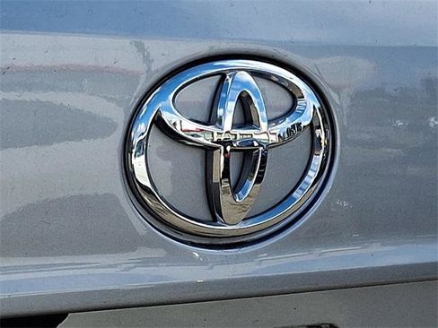 Certified 2022 Toyota Highlander XLE image 29