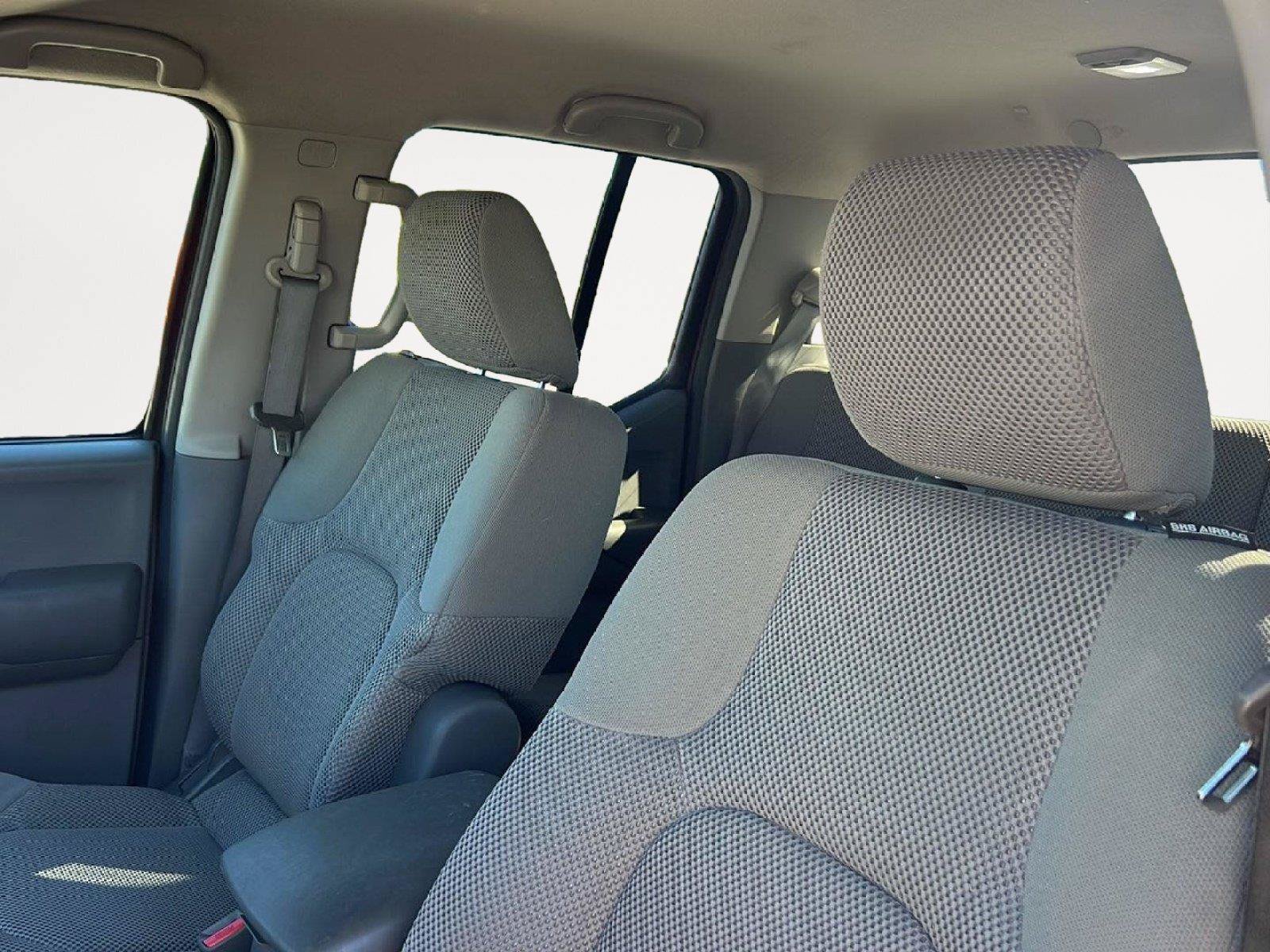 Used 2013 Nissan Frontier SV w/ SV Value Truck Pkg AWD/4WD image 15