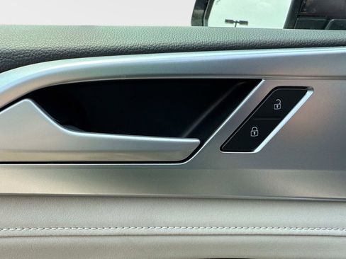 New 2025 Volkswagen Taos SE image 15