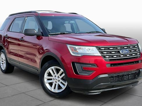 Used 2017 Ford Explorer FWD image 3