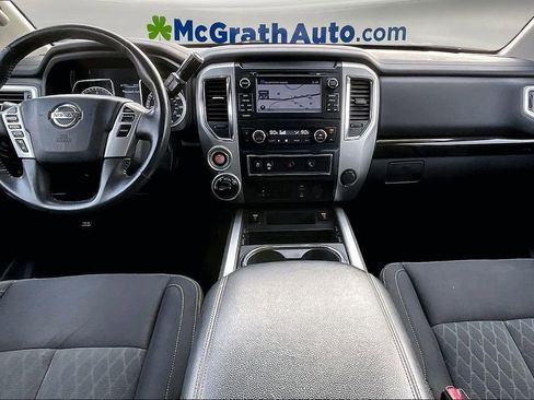 Used 2017 Nissan Titan SV image 9