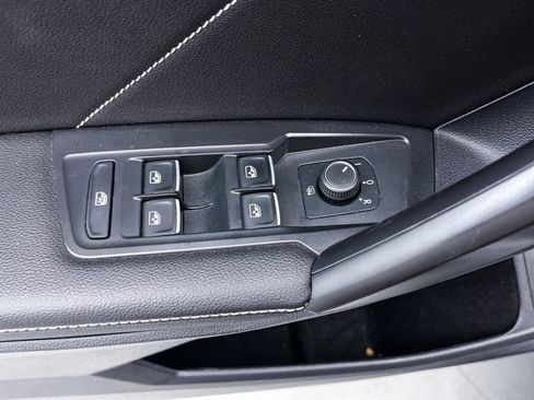 Used 2022 Volkswagen Tiguan SE R-Line image 18