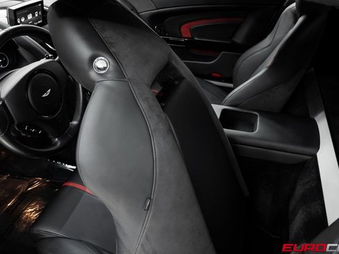 Used 2017 Aston Martin V12 Vantage S image 39