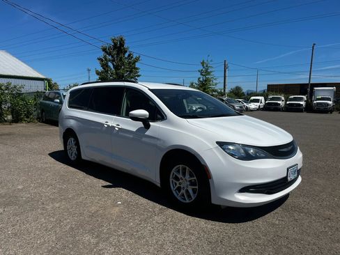 Used 2020 Chrysler Voyager Lxi FWD image 1