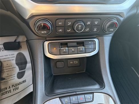 Used 2023 GMC Acadia SLE w/ Driver Convenience Package image 16