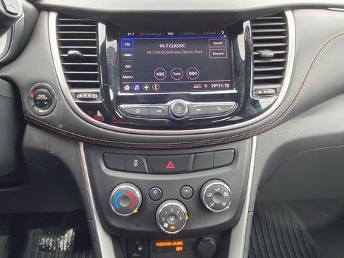 Used 2020 Chevrolet Trax LT w/ Sun & Sound Package image 13