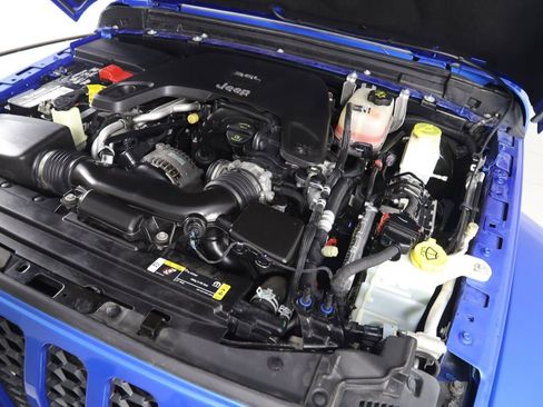 Used 2021 Jeep Gladiator Sport image 19