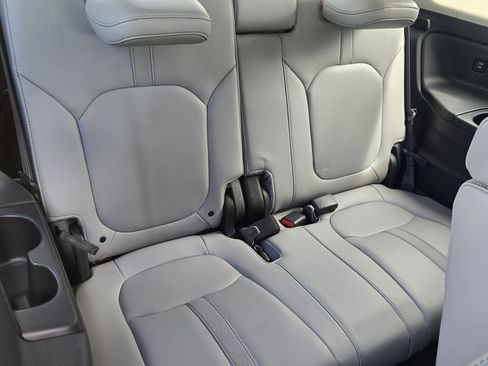 Certified 2024 Honda Pilot Touring image 16
