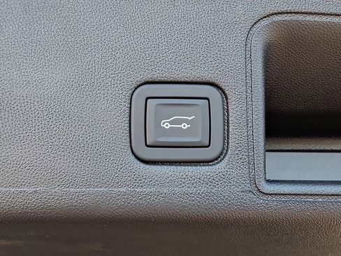 Used 2024 GMC Terrain SLT w/ Infotainment Package II image 30