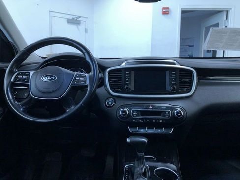 Used 2020 Kia Sorento EX image 17