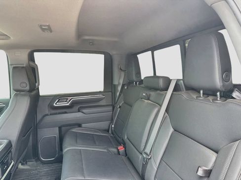 Used 2025 Chevrolet Silverado 3500 LTZ w/ LTZ Convenience Package AWD/4WD image 23