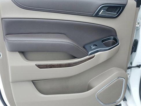 Used 2016 Chevrolet Suburban LT image 9