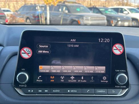 Used 2024 Nissan Rogue SV image 30