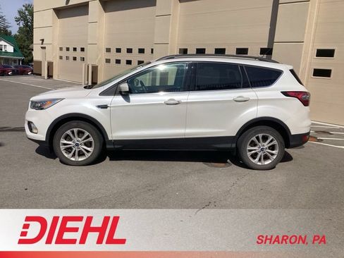 Used 2017 Ford Escape SE w/ Equipment Group 201A AWD/4WD image 4