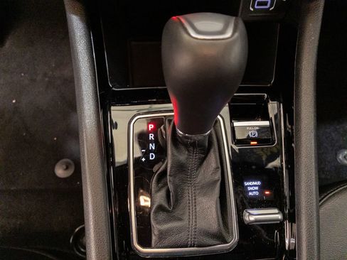 Used 2025 Jeep Compass Limited image 21