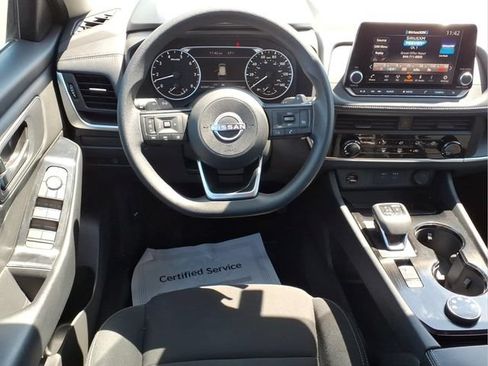 Used 2024 Nissan Rogue S AWD/4WD image 4