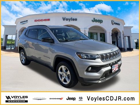 Used 2024 Jeep Compass Latitude image 1