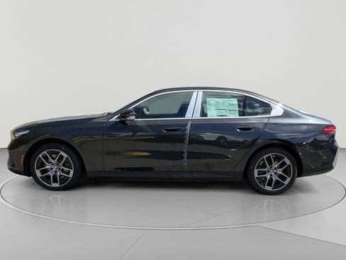 Used 2024 BMW i5 eDrive40i w/ M Sport Package RWD image 2