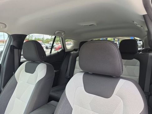Used 2025 Chevrolet Trax LS w/ LS Convenience Package FWD image 21
