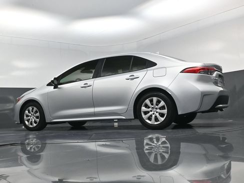 Used 2022 Toyota Corolla LE FWD image 20