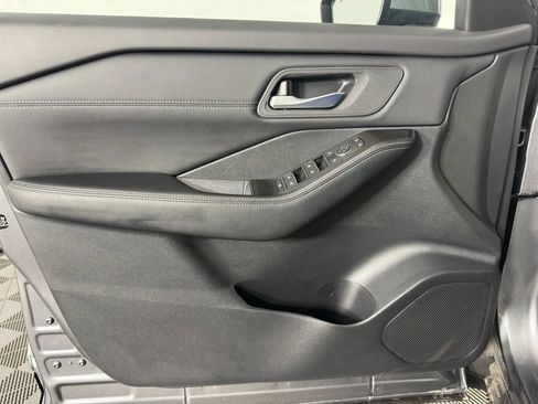 Used 2025 Nissan Rogue SL image 40