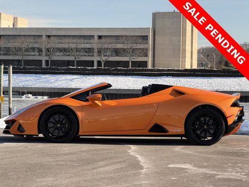 Used 2024 Lamborghini Huracan EVO image 2