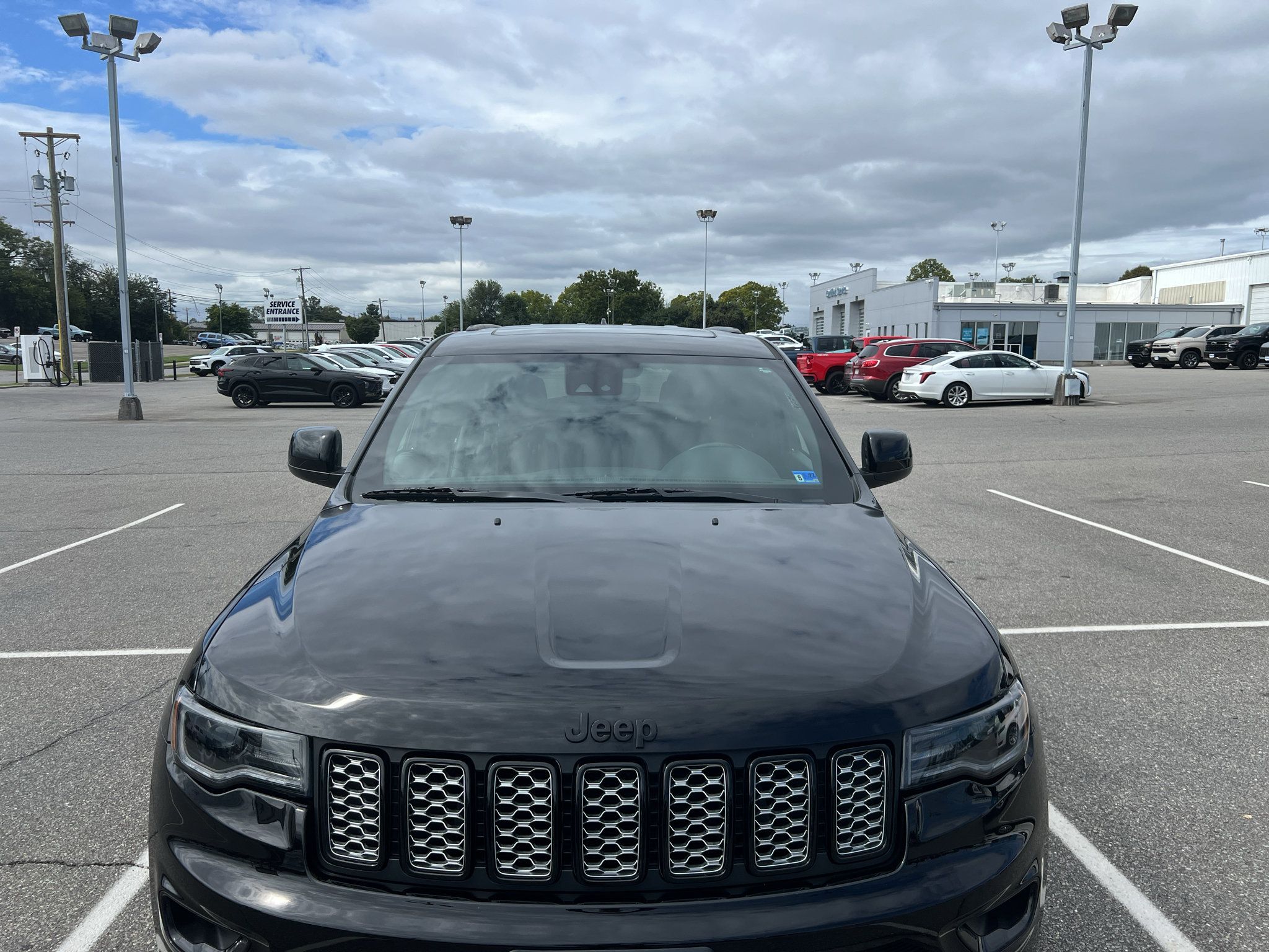 Used 2022 Jeep Grand Cherokee Laredo X AWD/4WD image 2