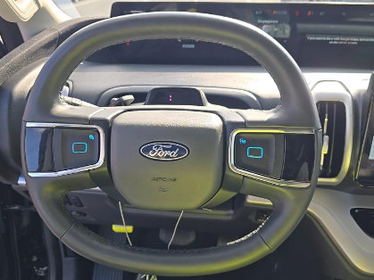 Used 2025 Ford Expedition Active AWD/4WD image 14