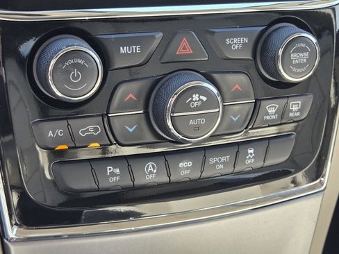 Used 2022 Jeep Grand Cherokee Laredo E AWD/4WD image 26