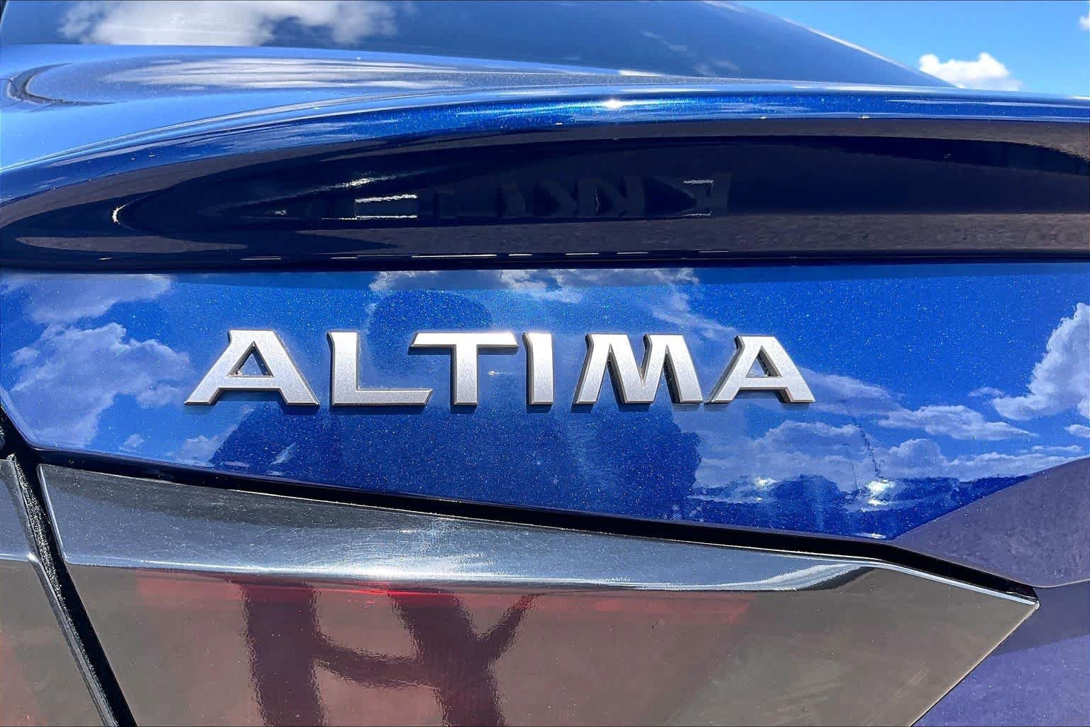 Used 2023 Nissan Altima 2.0 SR FWD image 32