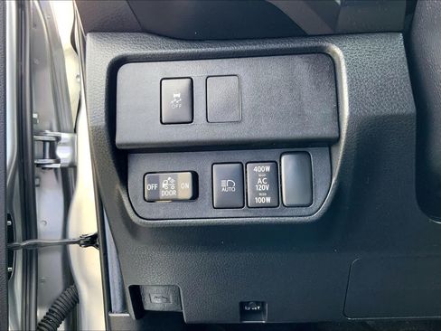 Used 2022 Toyota Tacoma TRD Off-Road AWD/4WD image 33